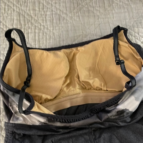 Lululemon Athletica Bustier Camisole in Gray and white. - Picture 7 of 9